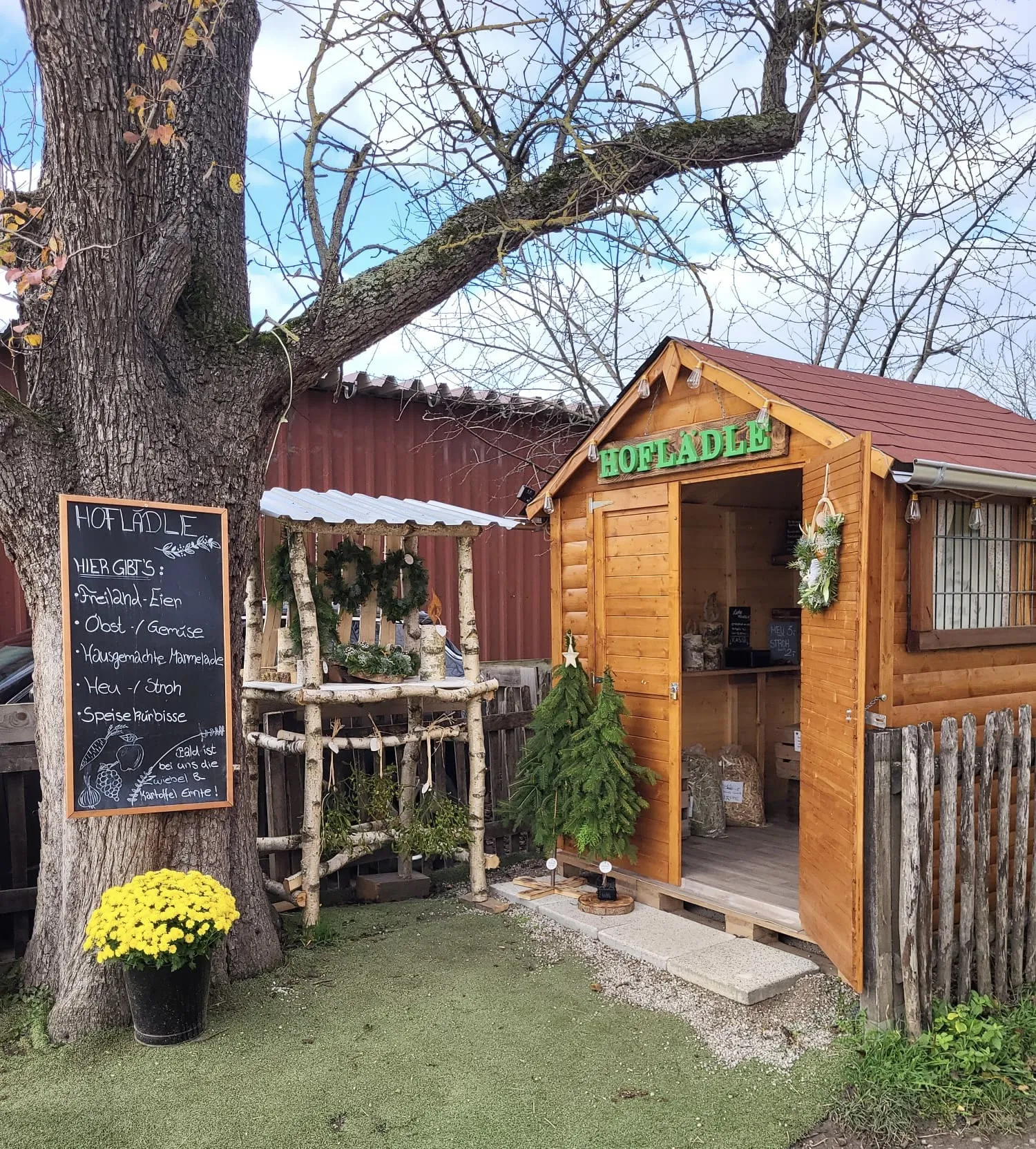 Gartenausstattung auf dem Hof